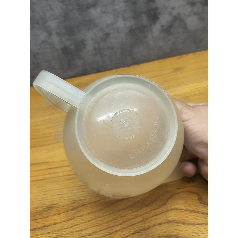 TUPPERWARE 4 Cup Mixing Measure Pitcher #1288-6‎